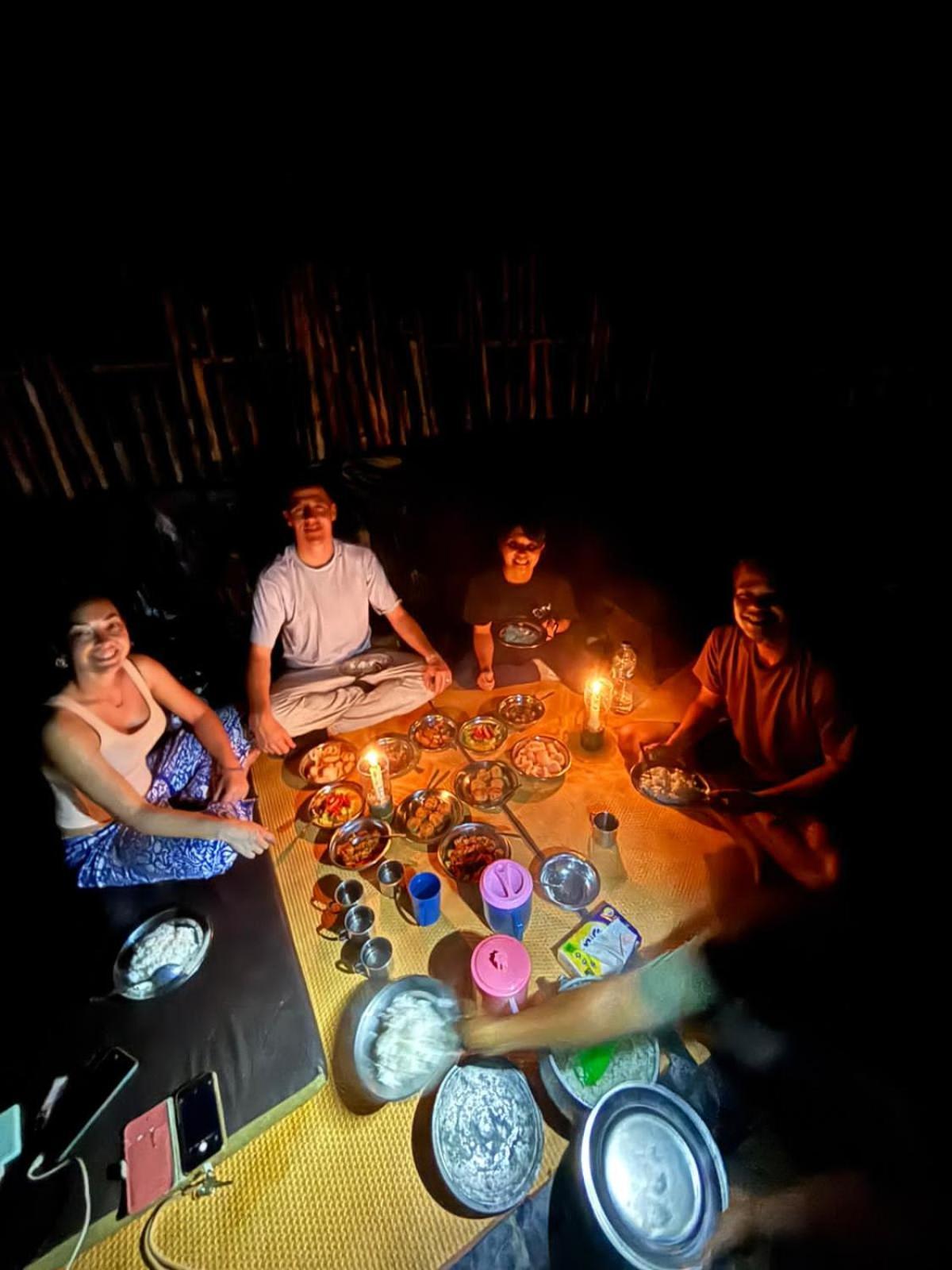Sama Sama Homestay & Trekking Only Stay Here Book Trekking And Transport With Us Bukit Lawang Exteriér fotografie
